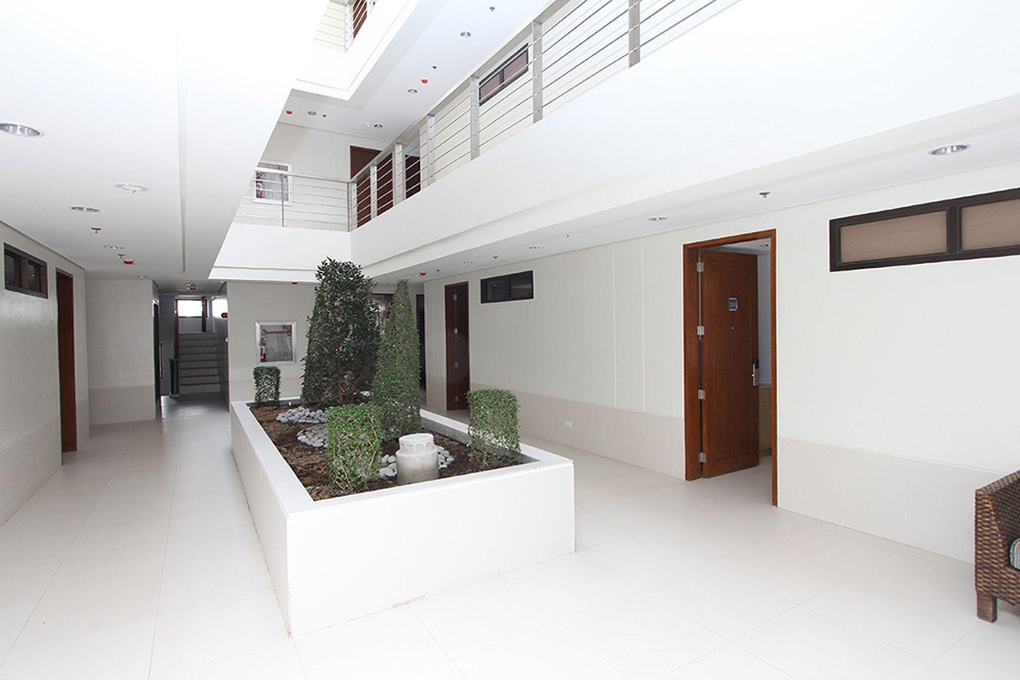 คราวน์ เรเจนซี คอร์ทยาร์ด โฮเต็ล Hotel Balabag  ภายนอก รูปภาพ