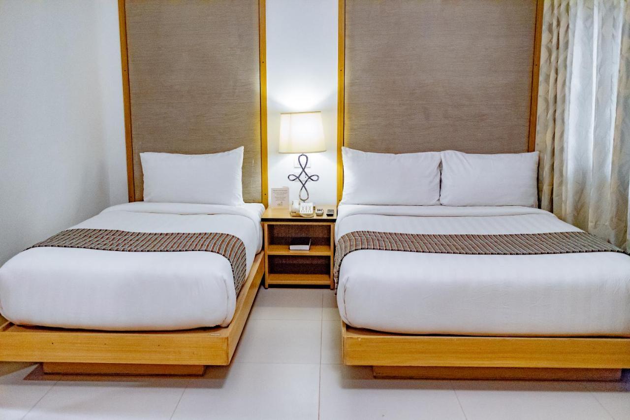 คราวน์ เรเจนซี คอร์ทยาร์ด โฮเต็ล Hotel Balabag  ภายนอก รูปภาพ