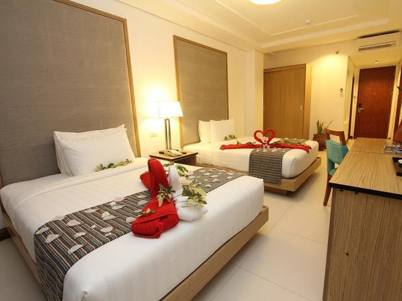 คราวน์ เรเจนซี คอร์ทยาร์ด โฮเต็ล Hotel Balabag  ภายนอก รูปภาพ