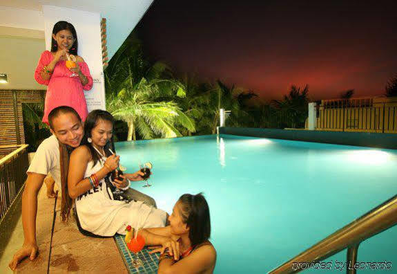 คราวน์ เรเจนซี คอร์ทยาร์ด โฮเต็ล Hotel Balabag  ภายนอก รูปภาพ