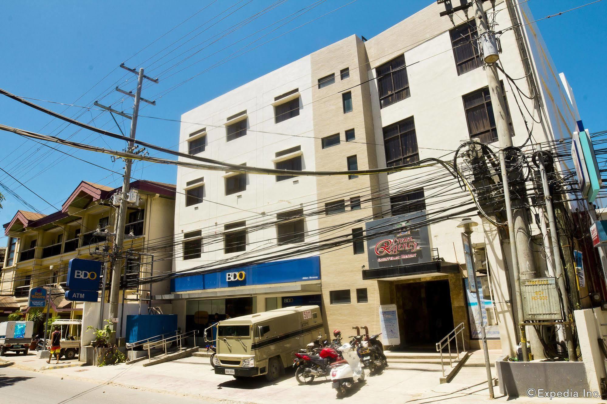 คราวน์ เรเจนซี คอร์ทยาร์ด โฮเต็ล Hotel Balabag  ภายนอก รูปภาพ