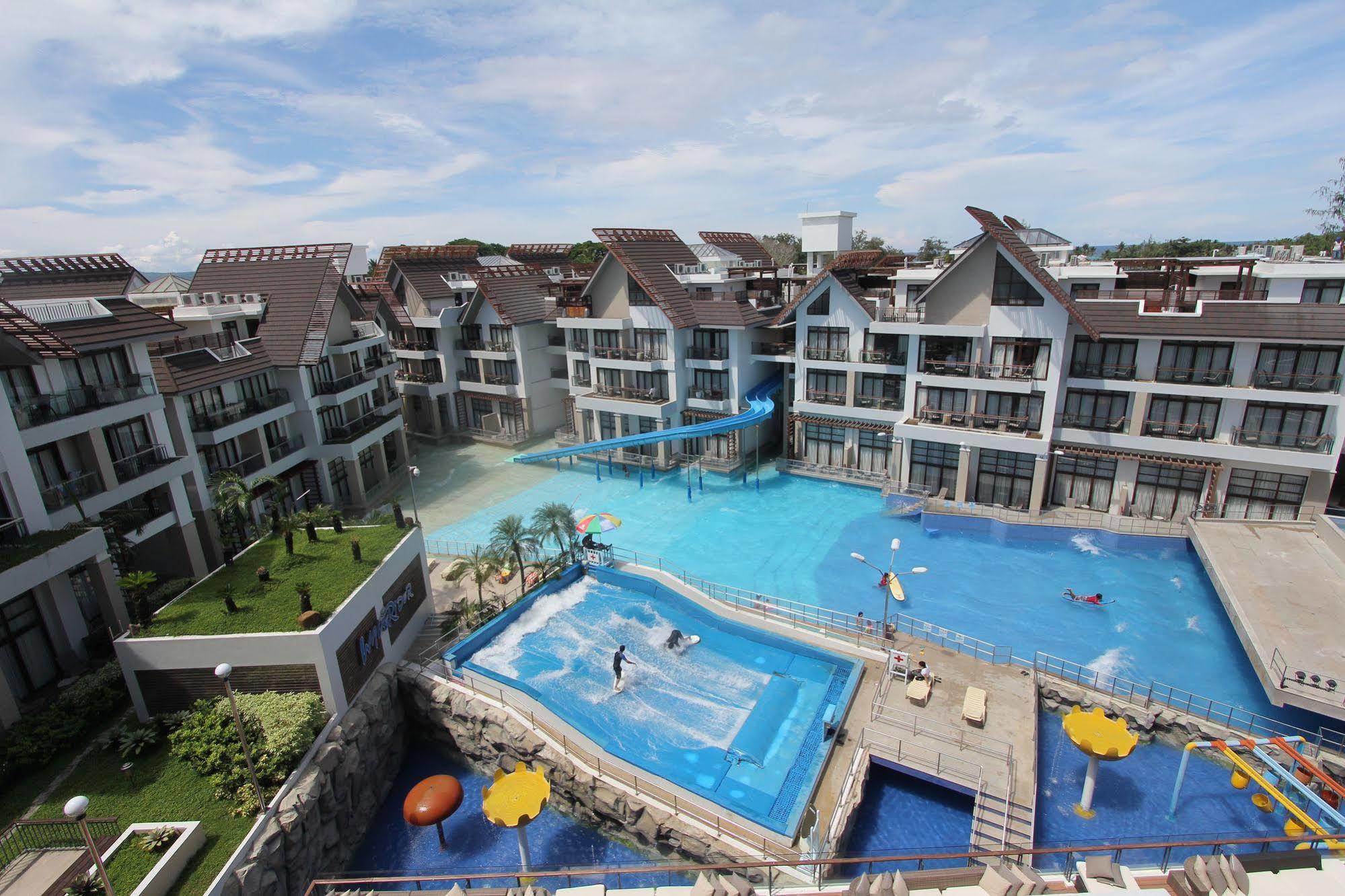 คราวน์ เรเจนซี คอร์ทยาร์ด โฮเต็ล Hotel Balabag  ภายนอก รูปภาพ