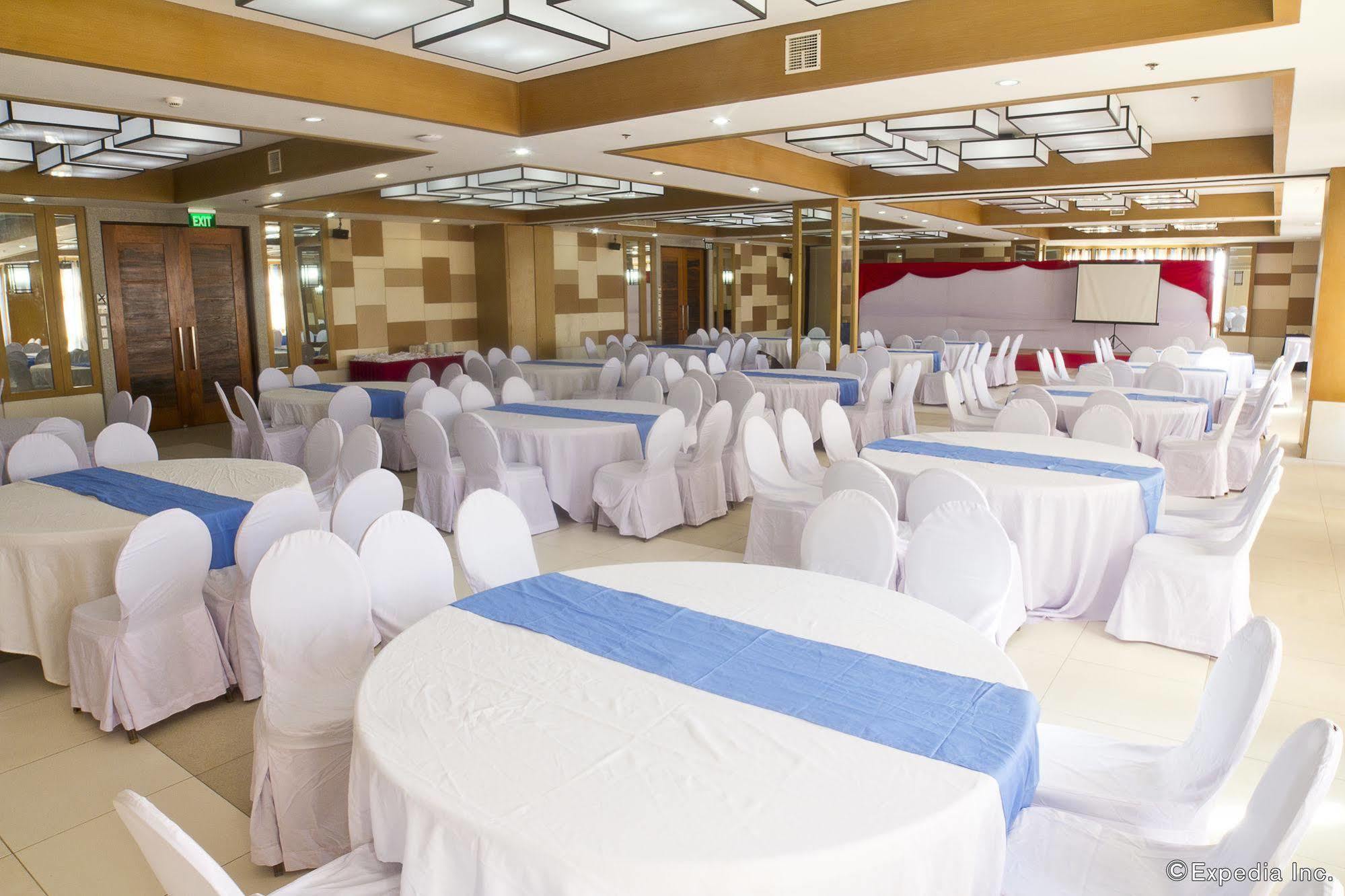คราวน์ เรเจนซี คอร์ทยาร์ด โฮเต็ล Hotel Balabag  ภายนอก รูปภาพ